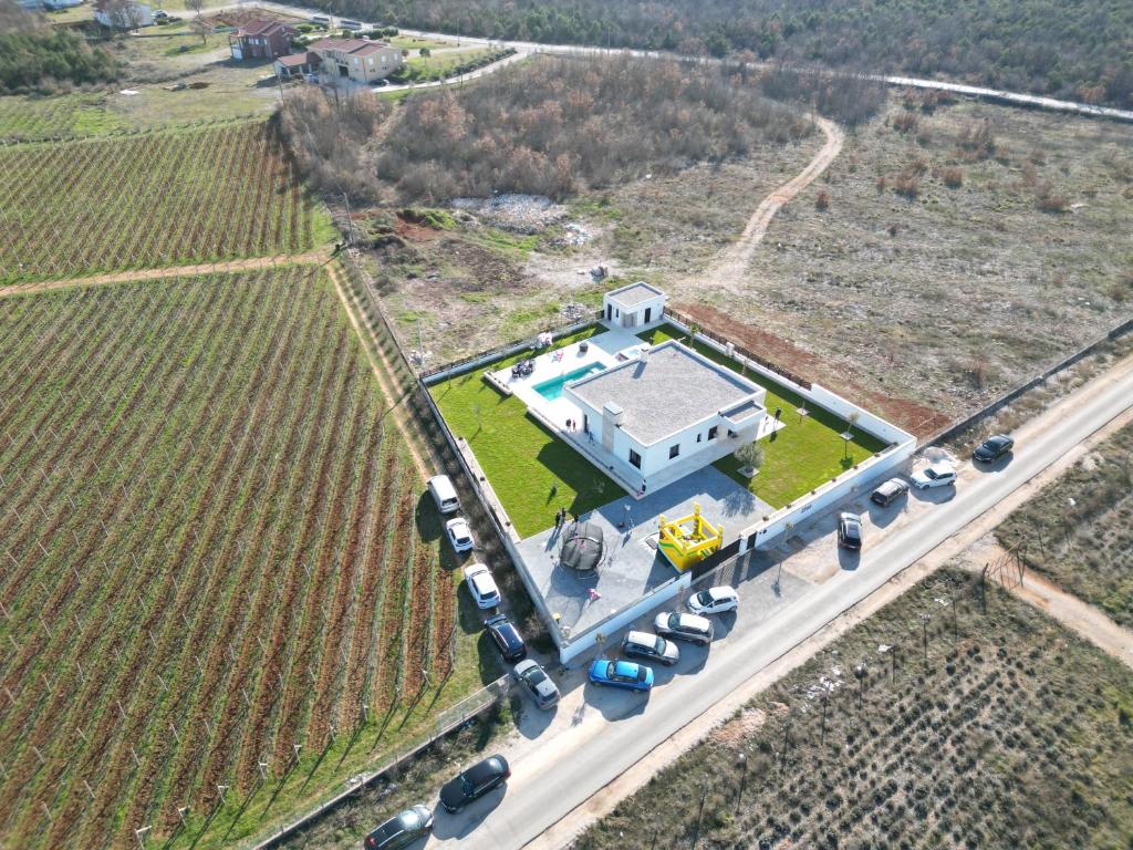 Pogled iz zraka na vilu